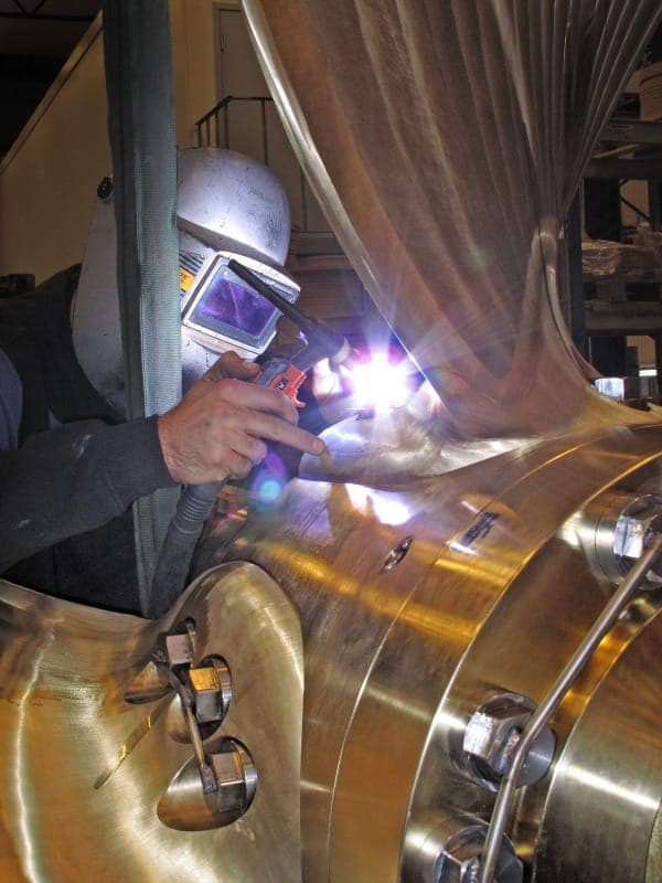 Industrial project work in a UAE fabrication and marine environment